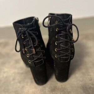 0524-34 Lace Booties